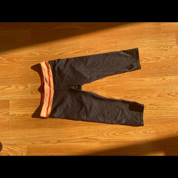 ALO Yoga orange and red band cropped capri black leggings size Medium - Picture 1 of 6